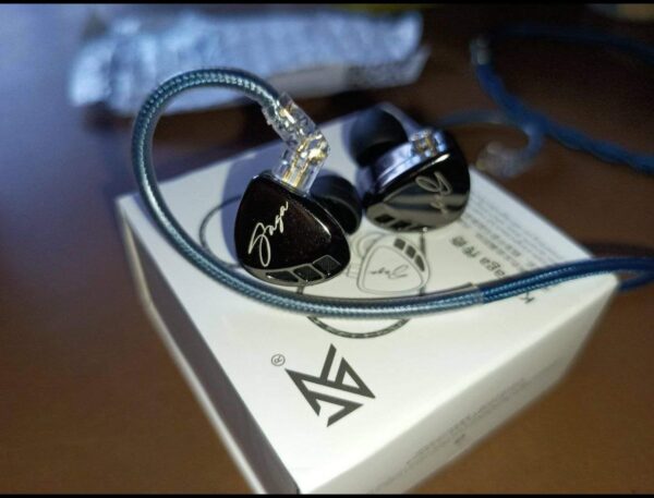 Auriculares kz Saga Version Balanceada con microfono
